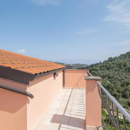 In Borgo Doneglia With Kitchenette Borgo d'Oneglia