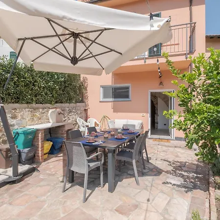 In Borgo Doneglia With Kitchenette Borgo d'Oneglia