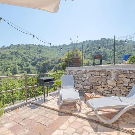 In Borgo Doneglia With Kitchenette Holiday home Borgo d'Oneglia