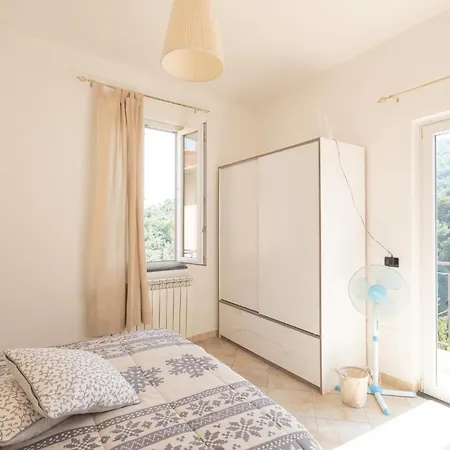 In Borgo Doneglia With Kitchenette Holiday home Borgo d'Oneglia