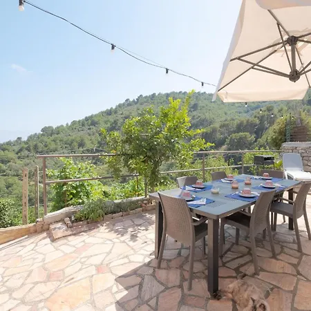 In Borgo Doneglia With Kitchenette Borgo d'Oneglia