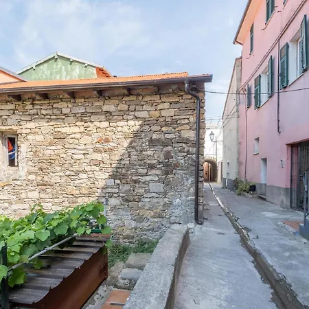 In Borgo Doneglia With Kitchenette * Borgo d'Oneglia